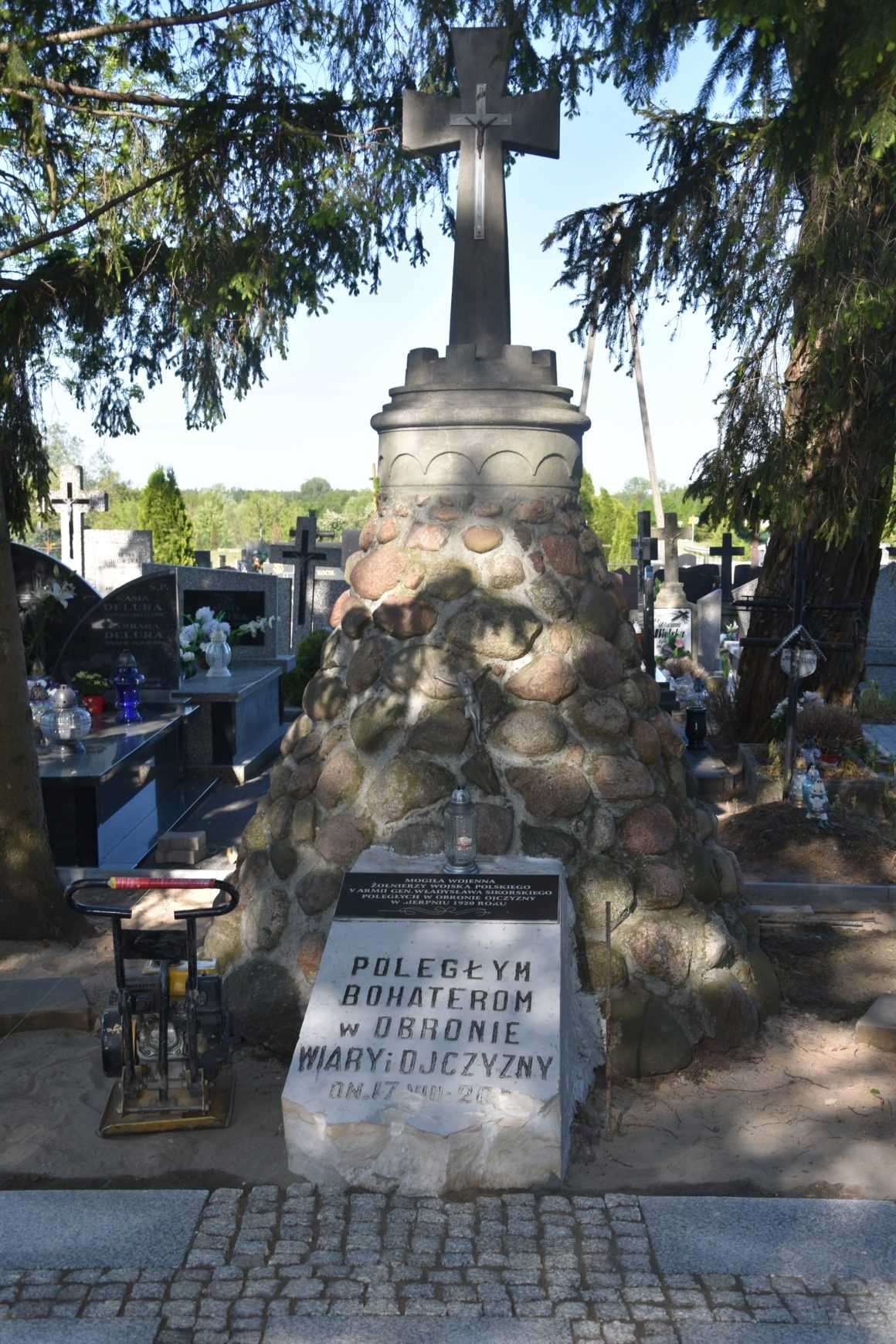 Trwają prace renowacyjne przy pomniku upamiętniającym polskich żołnierzy